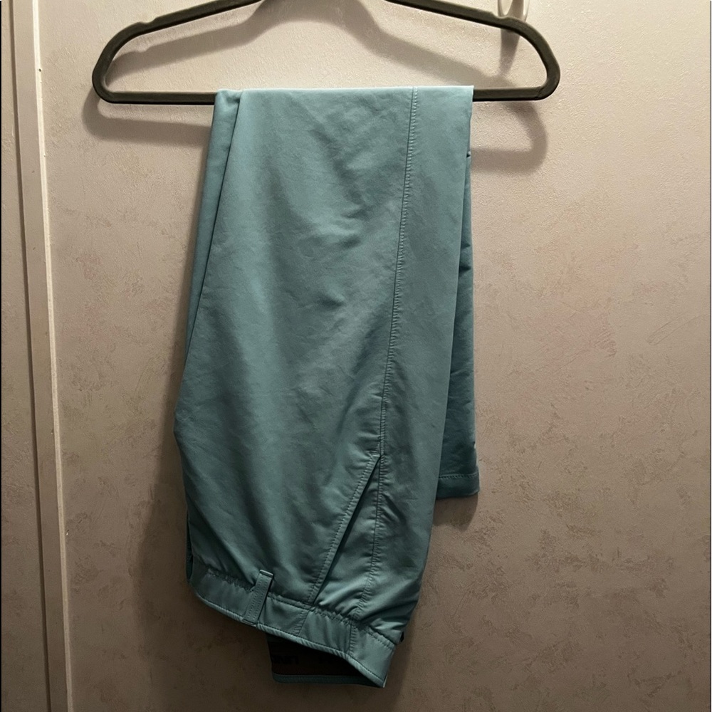 Men's Under Armour golf pants